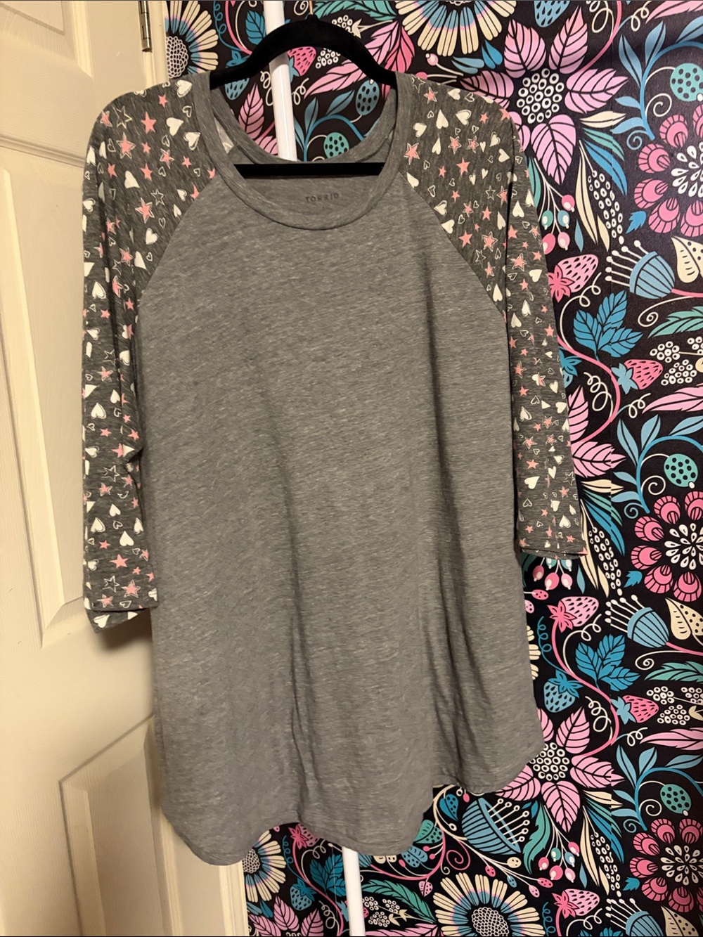 torrid Gray Raglan Tunic with Pink & White Heart and Star Sleeves